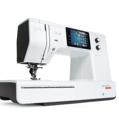 Máquina de costura e bordar BERNETTE B79