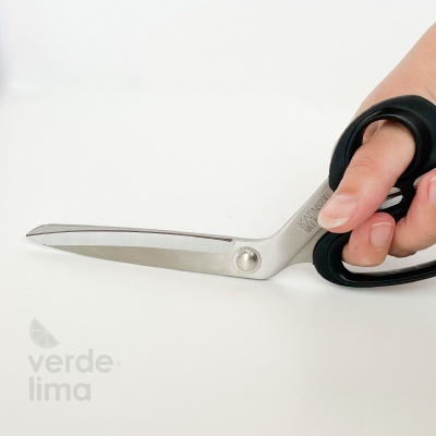 Tesoura de 23cm KAI curva