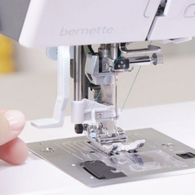 Máquina de costura BERNETTE B77