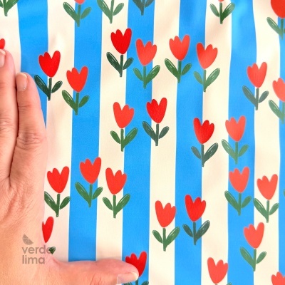 Tecido raincoat - Riscas azuis e tulipas