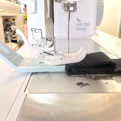 Compensador de alturas para máquina de costura