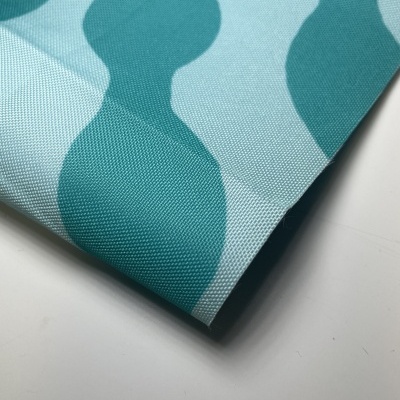 Retalho 19x150cm - Nylon Impermeável - Ondas menta e azul água