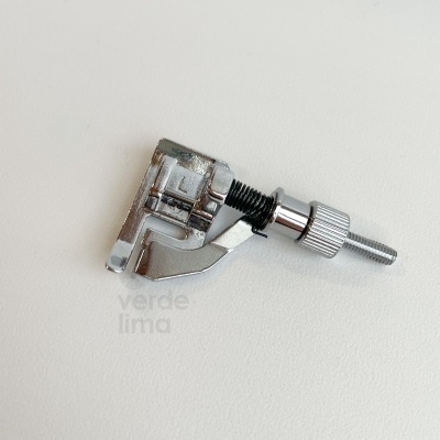 Calcador para bainha invisível com guia de metal