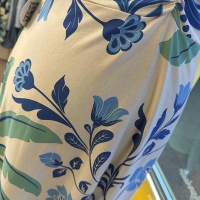 Vestido&#x20;Midi&#x20;Tropical&#x20;Azul&#x20;&amp;&#x20;Branco