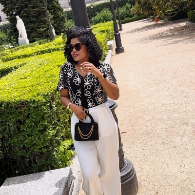 Blusa&#x20;Bordada&#x20;Floral&#x20;Preto&#x20;&amp;&#x20;Off&#x20;White