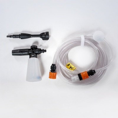 Acessórios de limpeza com mangueira e recipiente