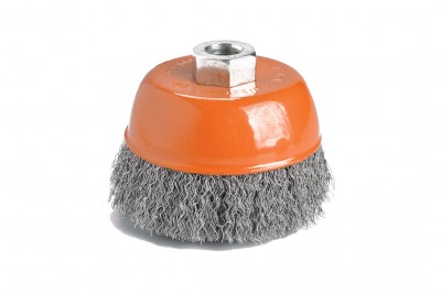 Escova de aço tipo copo com base laranja e cerdas metálicas