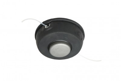 Cabeça de corta-relva preta e prata com fio branco em fundo branco