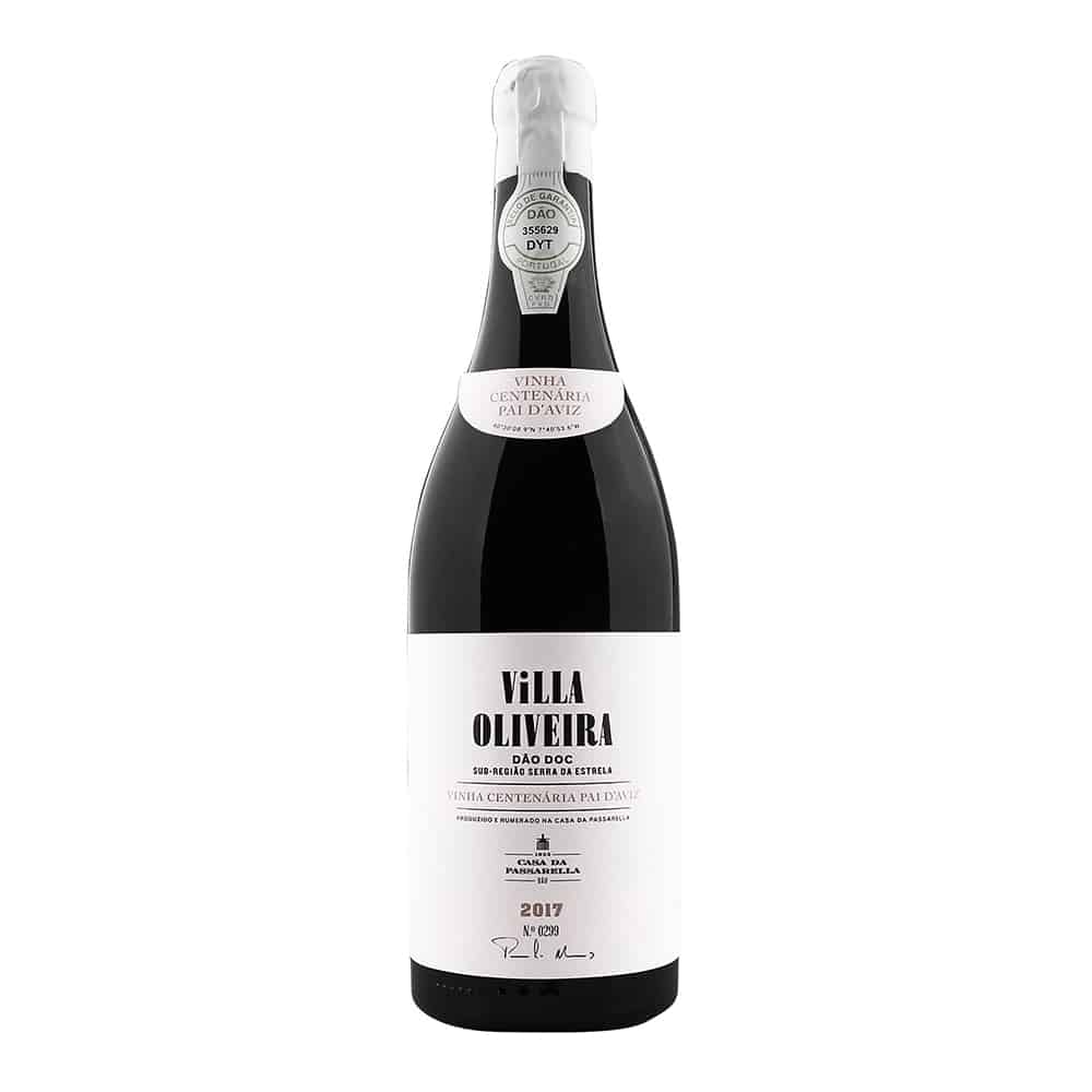 Casa da Passarella Villa Oliveira Vinha Centenária Pai D’Aviz Tinto 2018 Vinho Tinto Dão DOC Garrafa de vinho tinto Villa Oliveira DOC DOC Douro com rótulo branco