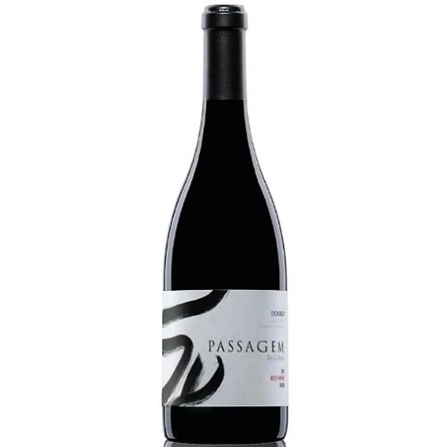 Passagem Syrah 2019 Vinho Tinto Douro IGP Garrafa de vinho tinto PASSAGEM com rótulo branco e design minimalista