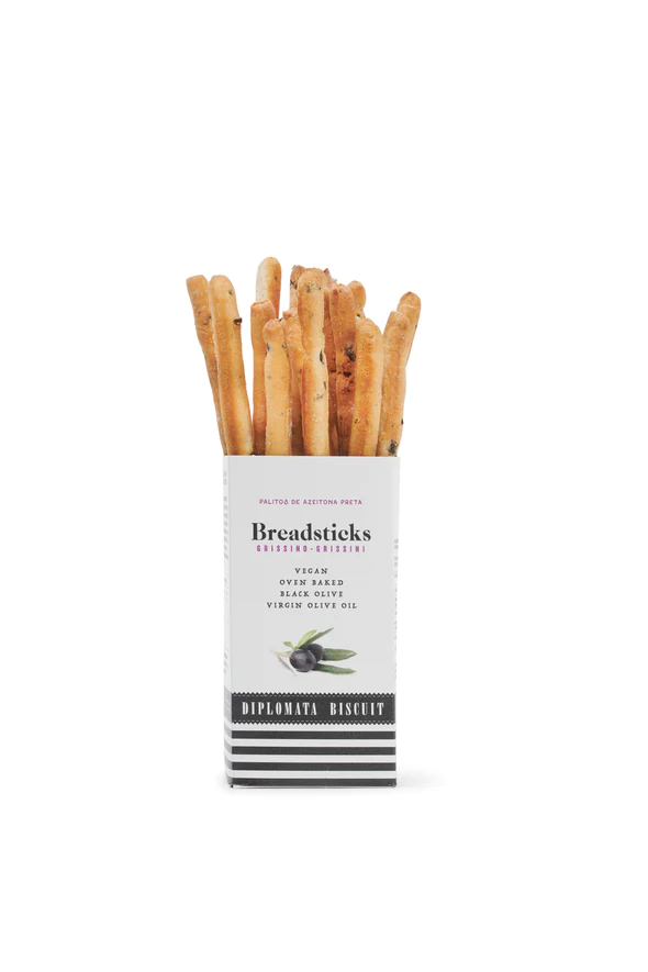 Diplomata Biscuit Palitos de Azeitona Preta Breadsticks Pacote branco com palitos de pão tipo breadsticks à vista, com texto em inglês e português e imagem de azeitonas.