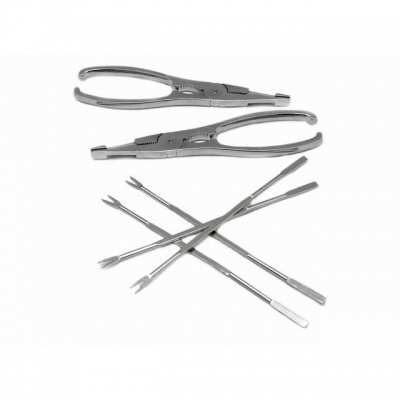 Conjunto com pinças e ferramentas de metal para uso manual