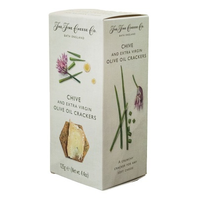 caixa de bolachas salgadas com sabor a cebolinho