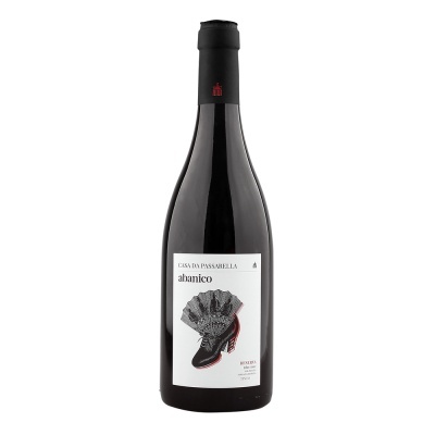 Garrafa de vinho Casa da Passarella Abanico com rótulo branco e imagem de leque e bota