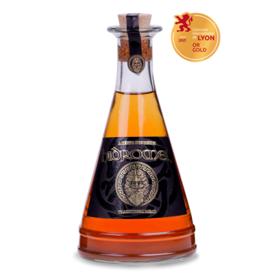 Garrafa de licor Morosone com etiqueta preta e selo dourado