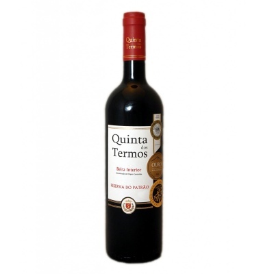 Garrafas de vinho tinto Quinta dos Termos com rótulo branco e cápsula vermelha