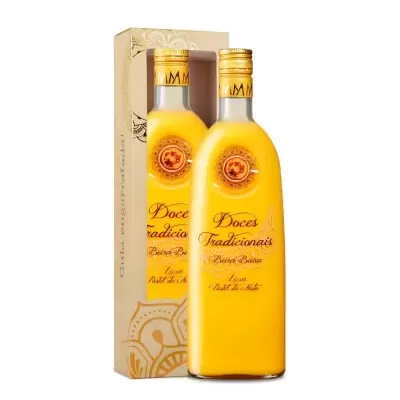 garrafa amarelo-laranja de licor com embalagem de cartão