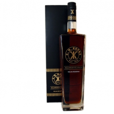 Garrafas de aguardente vínica C.N. Kopke Velha Reserva com caixa preta
