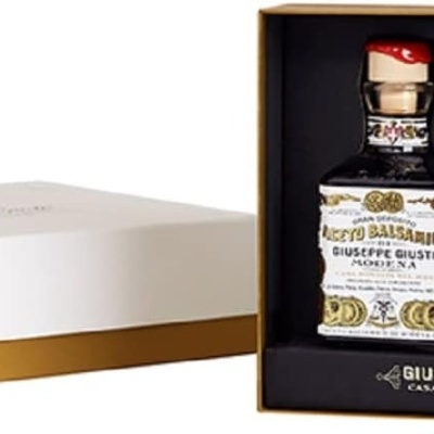 Conjunto de azeites Giuseppe Giusti em caixa preta com tampa branca