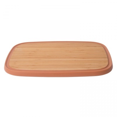 Tabuleiro de madeira com borda de silicone terracota