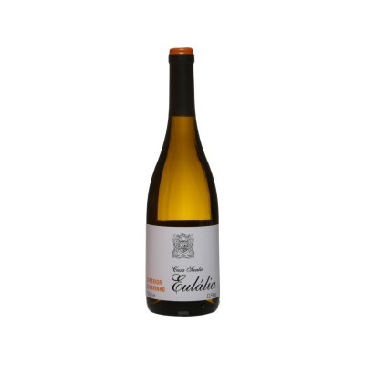 Garrafa de vinho branco Casa Santa Eulália com rótulo branco e tampa preta