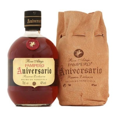 Garrafa de rum Pampero Aniversario com embalagem de tecido castanha