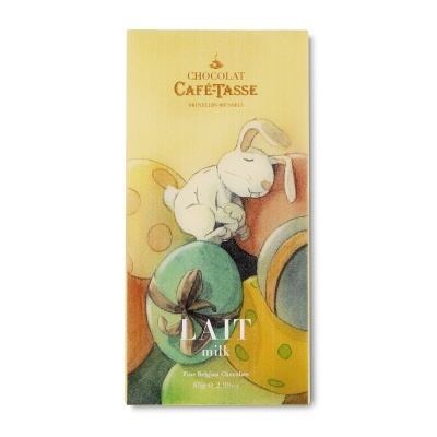 Barra de chocolate com embalagem ilustrada com coelho e ovos coloridos