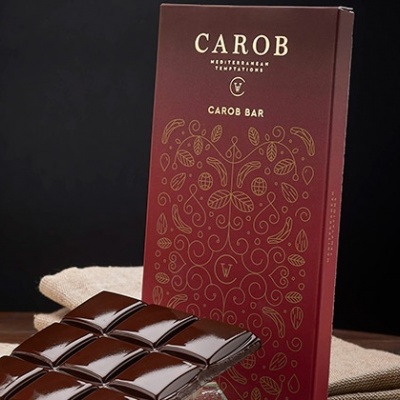 Embalagem e barra de chocolate Carob
