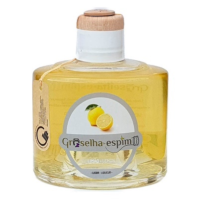 Garrafa transparente de licor de limão com tampa de cortiça