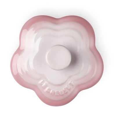 Tampa de panela rosa em forma de flor com texto LE CREUSET