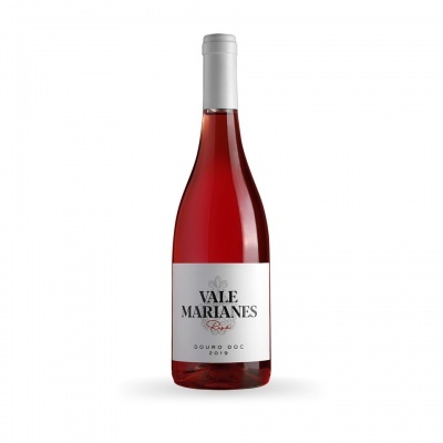 Garrafa de vinho rosé Vale Marianes com rótulo branco e cápsula prateada
