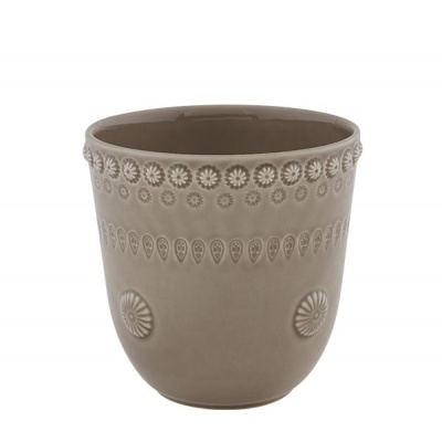 Vaso de cerâmica cinza com padrão decorativo em relevo