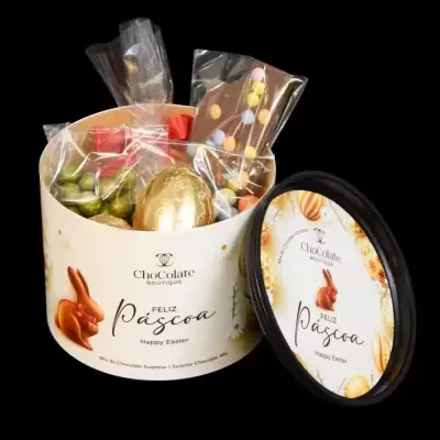 Caixa de Páscoa da ChocoLate Boutique com chocolates variados e ovos embrulhados