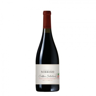 Garrafa de vinho tinto Herdade de Sobroso com rolha vermelha e rótulo branco