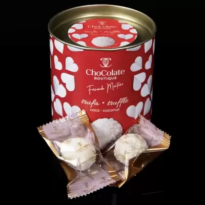Lata vermelha com corações brancos e trufas de coco embaladas individualmente