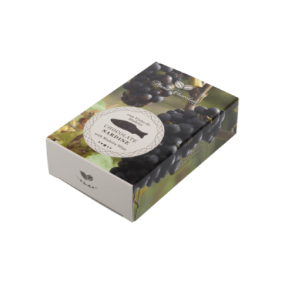 Pacote de chocolate sardine com imagem de uvas roxas e etiqueta branca