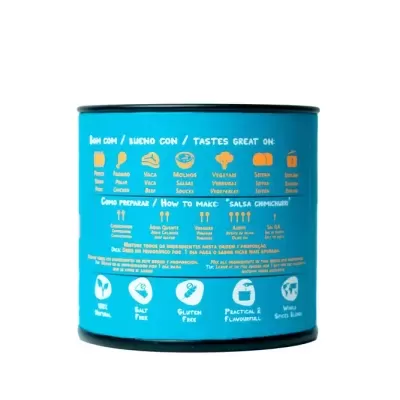 Lata azul de salsa chimichurri com texto de instruções e ícones destacando características