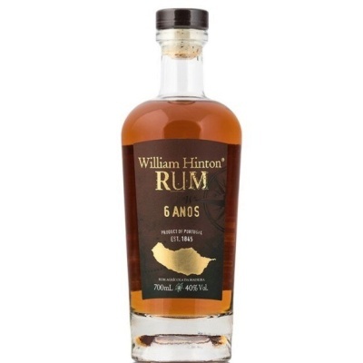 Garrafa de rum William Hinton 6 anos com rótulo preto e dourado