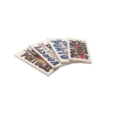 Quatro ímanes rectangulares com textos variados de Portugal sobre fundo branco.