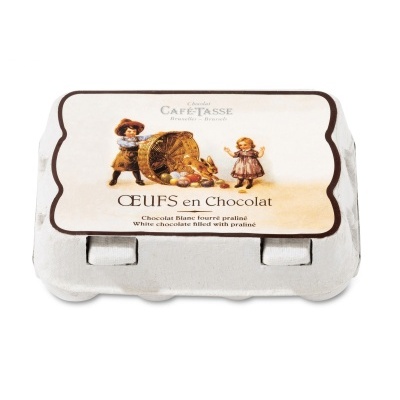 Caixa de ovos de chocolate branco recheados com praliné com rótulo ilustrativo vintage