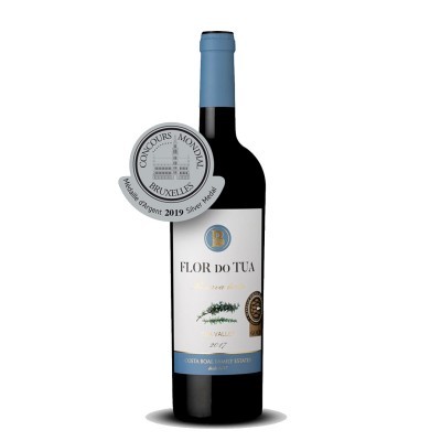 Garrafa de vinho tinto Flor do Tua com rótulo branco e detalhes azuis e dourados