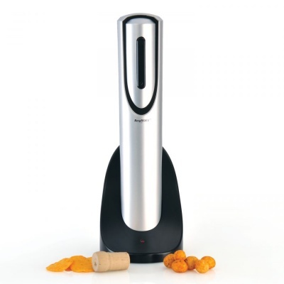 Abridor de vinhos elétrico prateado com base preta e petiscos