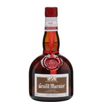 Garrafa de licor Grand Marnier com rótulo branco e castanho e tampa vermelha