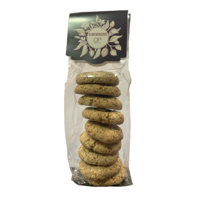 Pacote com bolachas de amêndoa e rótulo verde escuro