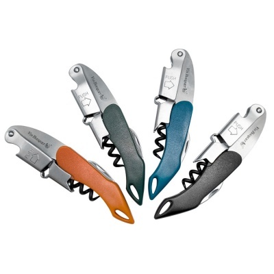 Quatro saca-rolhas multiusos com alças de várias cores e partes metálicas prateadas