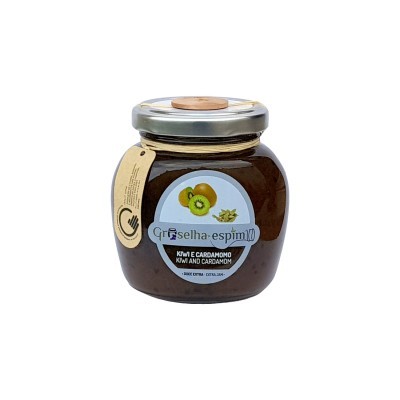 Frasco de geleia de kiwi e cardamomo com tampa metálica e etiqueta azul clara