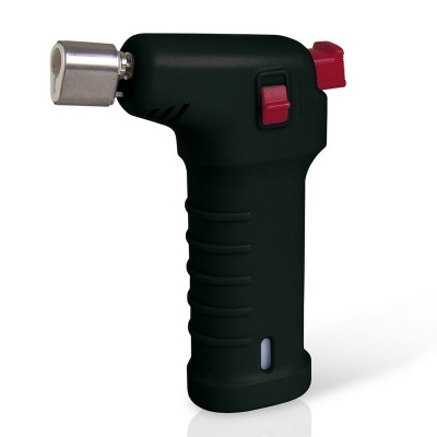 Isqueiro tipo maçarico preto com botões vermelhos e bico metálico