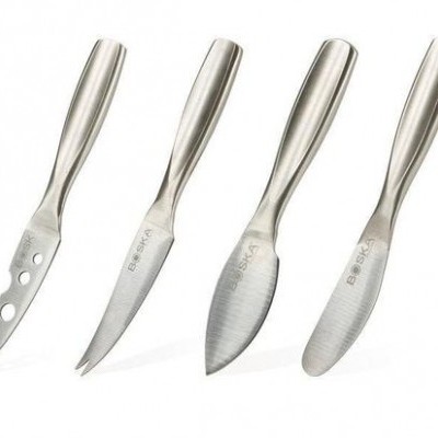 Conjunto de quatro facas de queijo em aço inoxidável com diferentes formatos de lâminas
