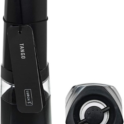 Moedor de pimenta ou sal preto com etiqueta 'TANGO' e 'LURCH' e parte superior destacada mostrando mecanismo