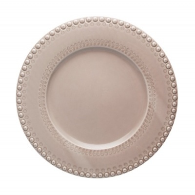 Prato decorativo de cerâmica bege claro com padrão circular em relevo